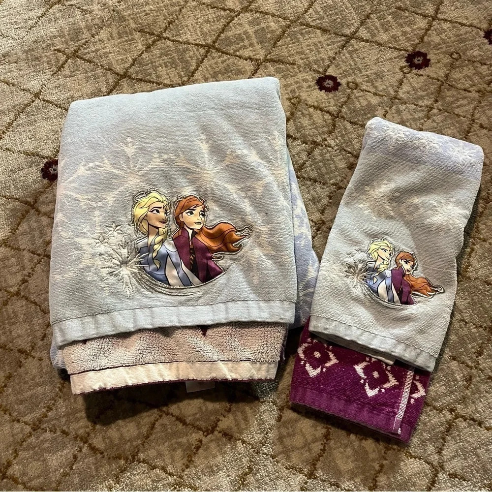 Disney's Frozen 2 Anna & Elsa Hand And Bath Towel Set Jumping Beans Blue Purple